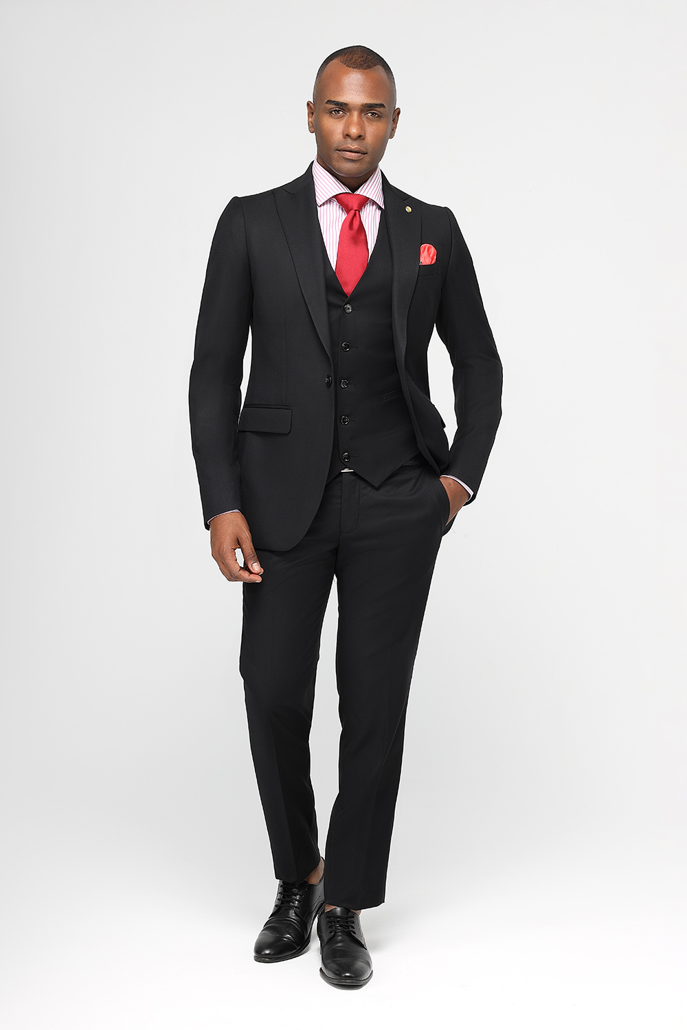 Jake Gyllenhaal's Top 20 Style Lessons from 2015 | Black suit men, Black  suits, Black suit red tie