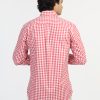 ⁦قميص - ريجولار فيت - أحمر⁩ - الصورة ⁦3⁩