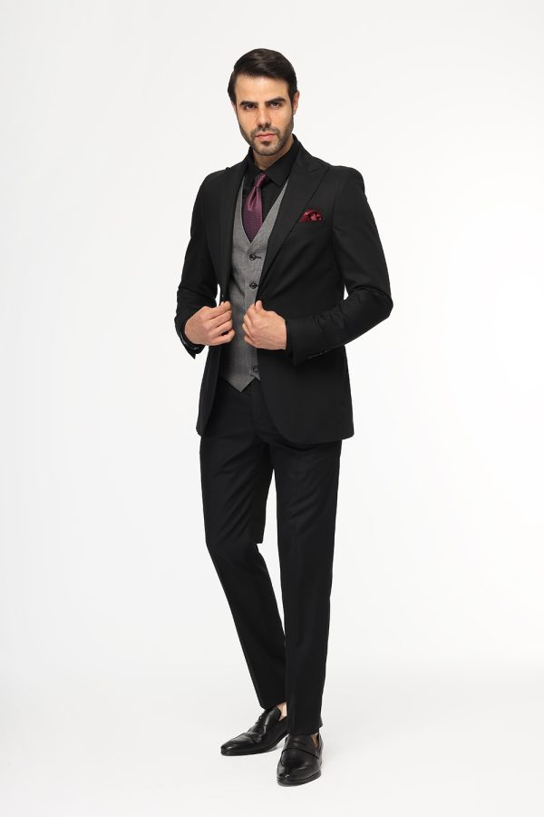 Urban Fashion. Dressing in a black blazer, green necktie, white undershirt, green  pants, a young black guy with mohawk hair is standing by a river, r Stock  Photo - Alamy